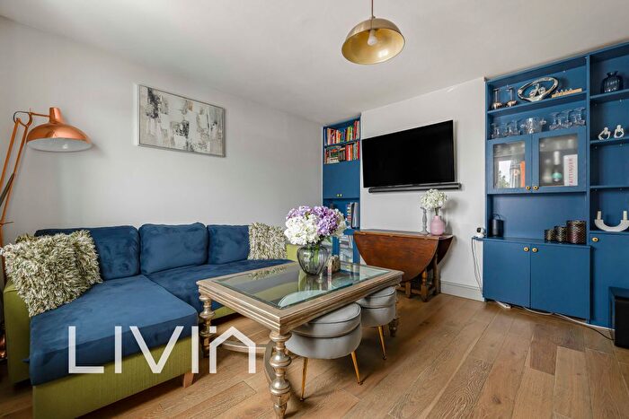 2 Bedroom Maisonette For Sale In Eldertree Way, Mitcham, Greater London, CR4