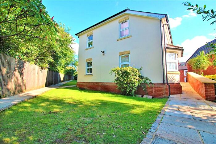 2 Bedroom Penthouse To Rent In Queens Road, Guildford, Surrey, GU1