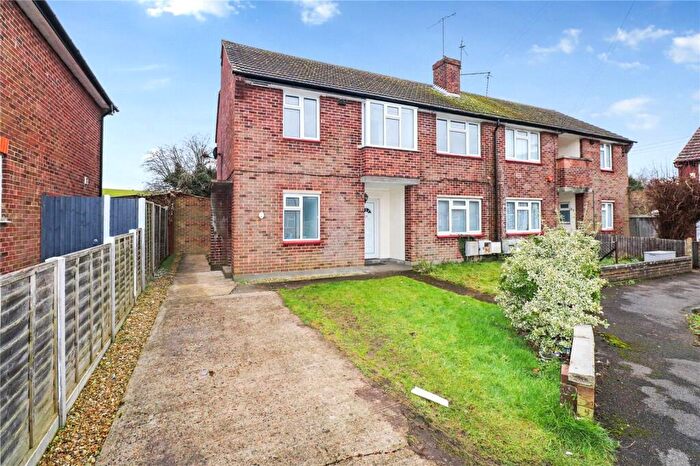 2 Bedroom Maisonette To Rent In Alban Crescent, Farningham, Kent, DA4