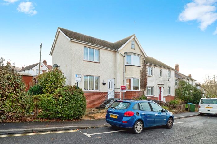 4 Bedroom Semi-Detached House For Sale In Coxford Road, Southampton, SO16