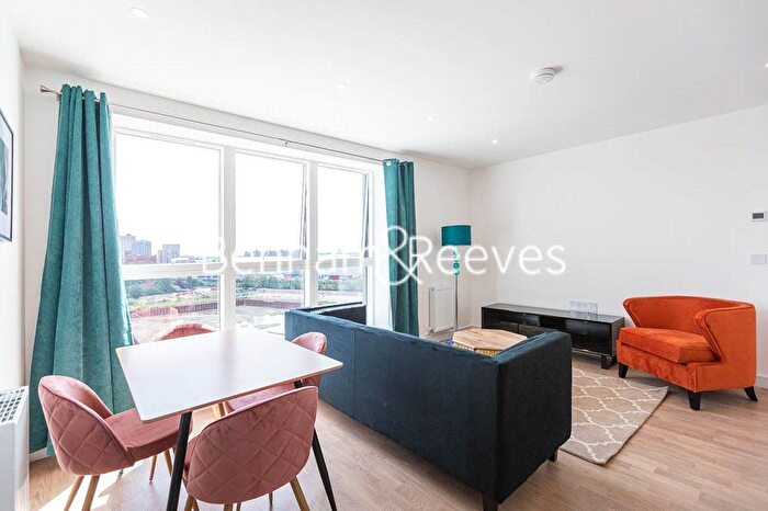 2 Bedroom Flat To Rent In Accolade Avenue, Southall, UB1