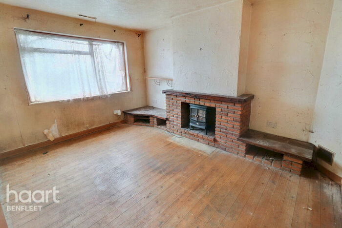 2 Bedroom Semi-Detached Bungalow For Sale In Kents Hill Road, Benfleet, SS7