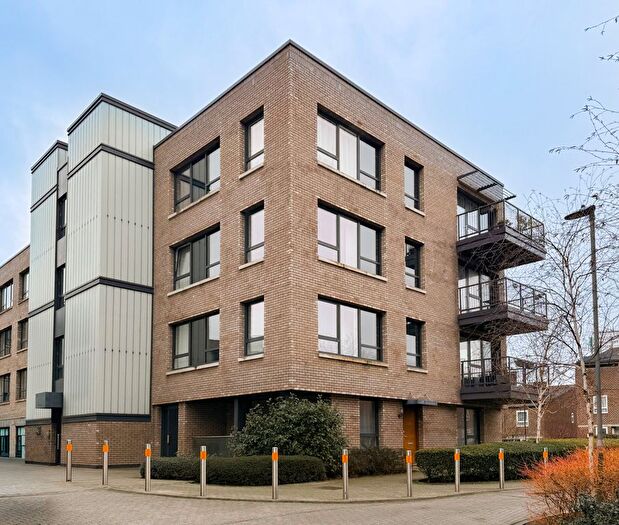 2 Bedroom Flat For Sale In Winchester Square, Rotherhithe, SE8