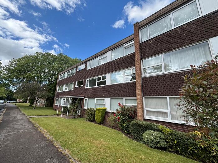 2 Bedroom Flat To Rent In Green Gables, Lichfield Road, Sutton Coldfield, B74