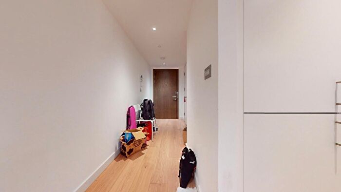 1 Bedroom Flat For Sale In Landmark Pinnacle, Marsh Wall, Canary Wharf, E14