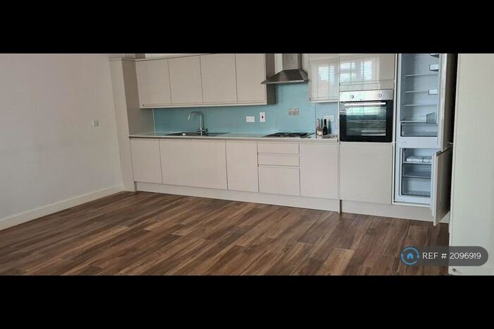 1 Bedroom Flat To Rent In Queensway, Bletchley, Milton Keynes, MK2