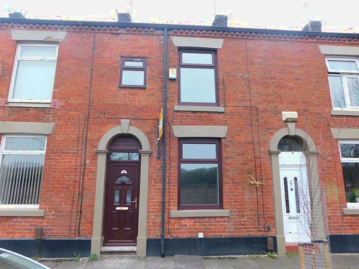 2 Bedroom Town House To Rent In Melrose Street, Oldham, OL1