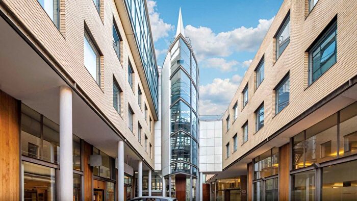 2 Bedroom Flat To Rent In Red Lion Square, Wandsworth High Street, London, SW18