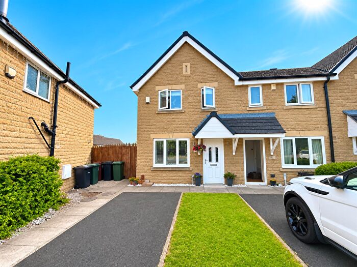 3 Bedroom Town House For Sale In Outlands Rise, Apperley Bridge, BD10