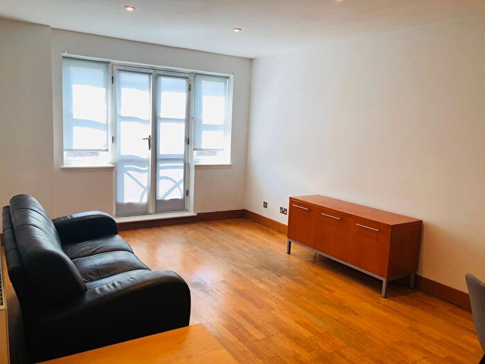 2 Bedroom Flat To Rent In Kingsley Mews, London, E1W