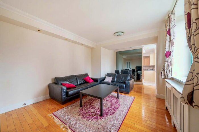 3 Bedroom Flat To Rent In Shootup Hill, London, NW2