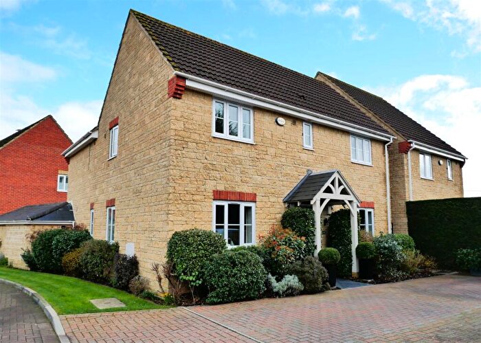 4 Bedroom Detached House For Sale In Kestrel Close, Calne, SN11