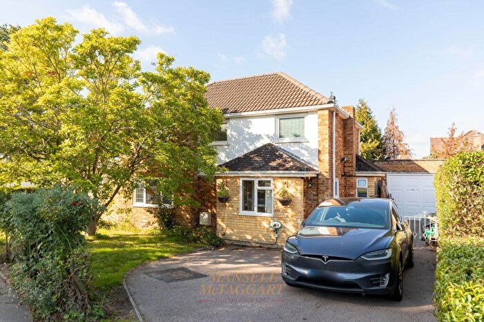 3 Bedroom Detached House For Sale In Grattons Drive, Crawley, RH10