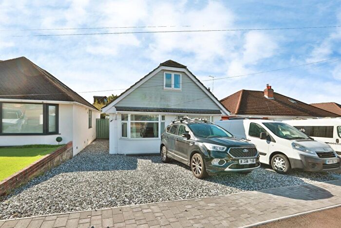 4 Bedroom Chalet For Sale In Dingley Road, Poole, BH15
