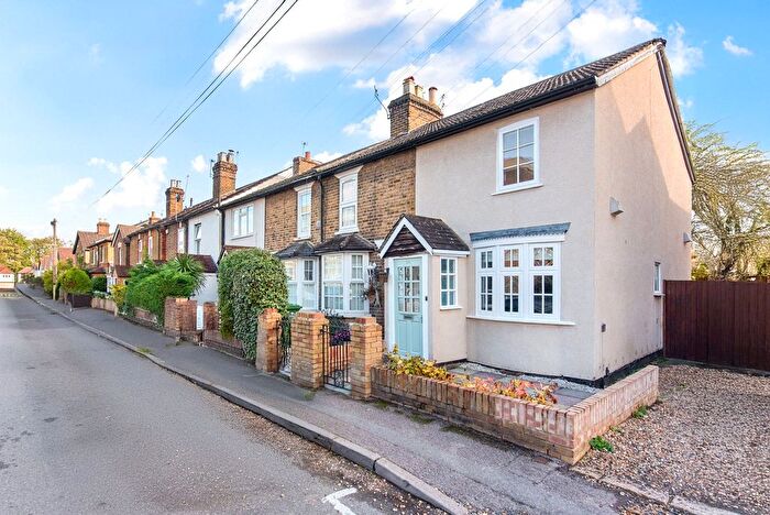 2 Bedroom End Of Terrace House For Sale In Staines, Surrey, TW18