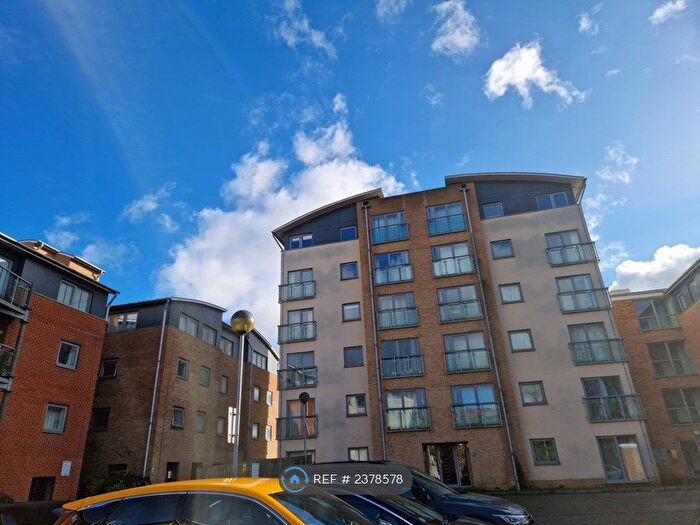 2 Bedroom Flat To Rent In De Grey Road, Colchester, CO4