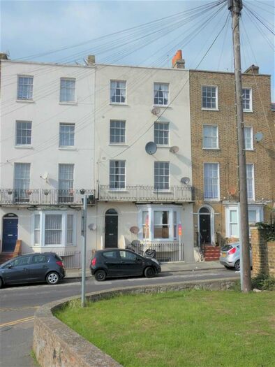 1 Bedroom Flat To Rent In Trinity Square, Margate, CT9