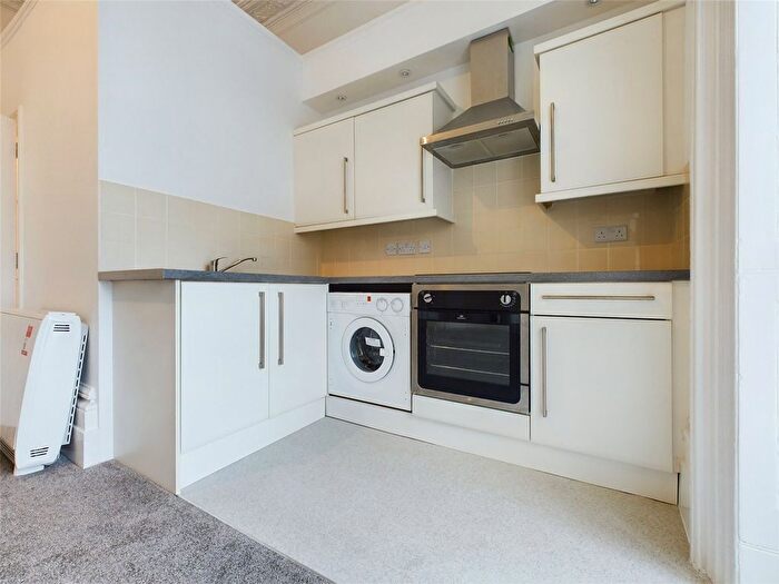 1 Bedroom Flat To Rent In Marine Square, Brighton, BN2