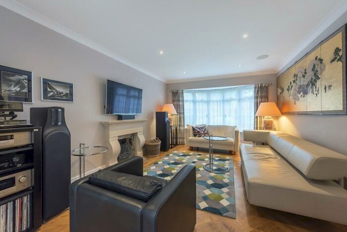 4 Bedroom Detached House To Rent In Kingwell Road Barnet, EN4