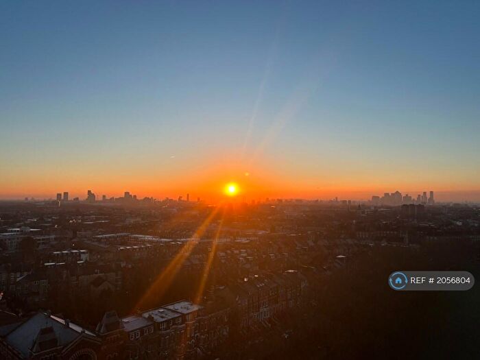 3 Bedroom Penthouse To Rent In Downs Road, London, E5