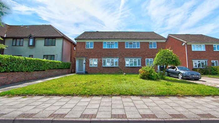 2 Bedroom Maisonette To Rent In Magpie Hall Lane, Bromley, BR2