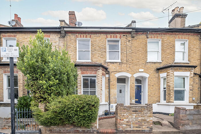 2 Bedroom Flat For Sale In Temperley Road, London, SW12