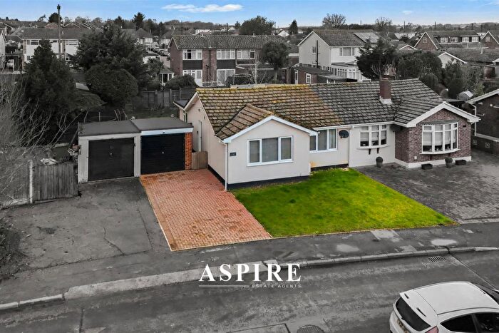 2 Bedroom Semi-Detached Bungalow For Sale In Reeds Way, Wickford, SS12