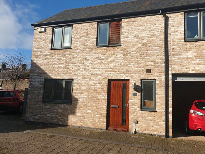 2 Bedroom Mews To Rent In East Street, Huntingdon, PE27