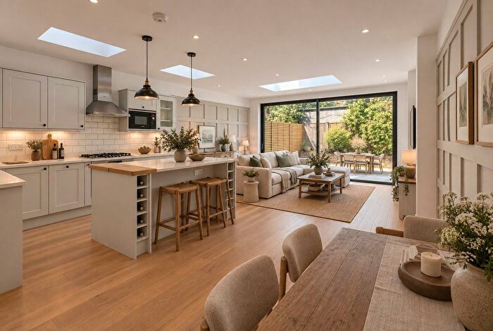 2 Bedroom Flat To Rent In Cicada Road, SW18