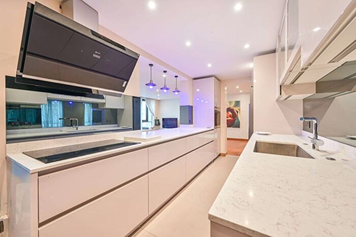 3 Bedroom Flat To Rent In Lancaster Gate, Lancaster Gate, London, W2