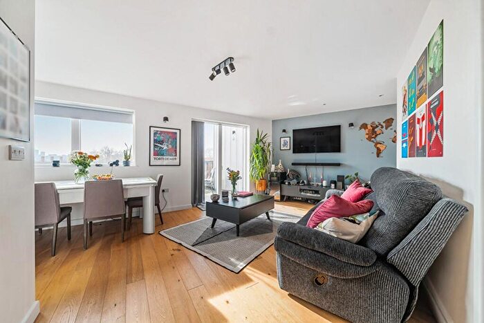 2 Bedroom Flat For Sale In Cargreen Road, South Norwood, London, SE25