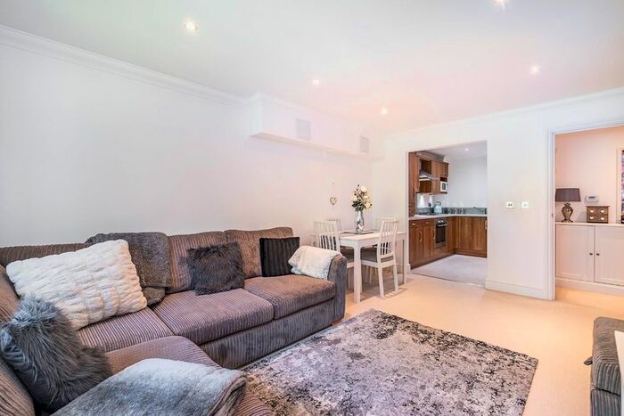 2 Bedroom Flat For Sale In Highdown Close, Banstead, SM7