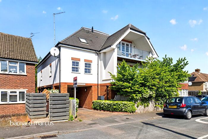 2 Bedroom Flat For Sale In St. Philips Avenue, Worcester Park, KT4