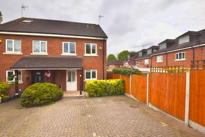 3 Bedroom Semi-Detached House To Rent In North Hill Drive, London, RM3