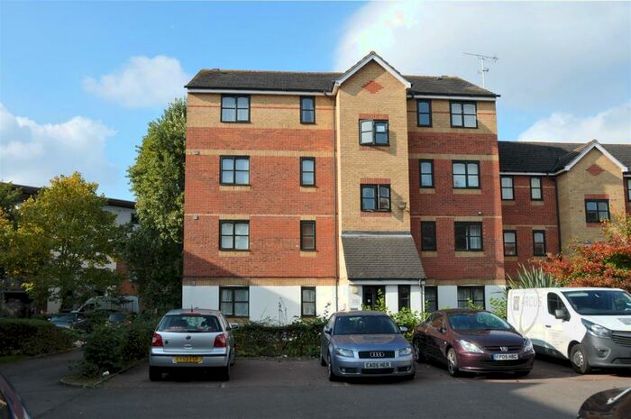1 Bedroom Flat To Rent In Cherry Blossom Close, London, N13