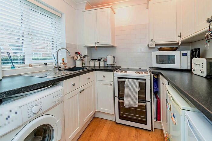1 Bedroom Flat To Rent In Cowley Close, Southampton, SO16