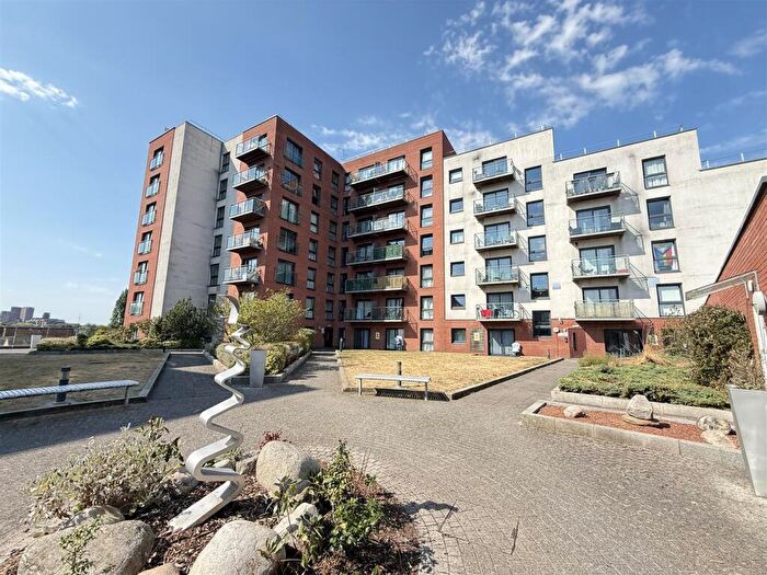 2 Bedroom Apartment For Sale In Broughton Lane, Salford, M7