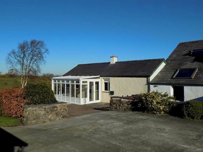 2 Bedroom Semi-Detached House To Rent In Blaen Y Cae, Y Felinheli, Gwynedd, LL56