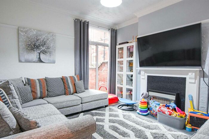 3 Bedroom Terraced House For Sale In Kimberley Road, Leicester, LE2