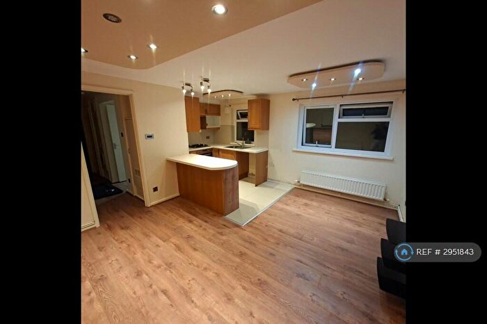 1 Bedroom Flat To Rent In Holtdale Place, Leeds, LS16