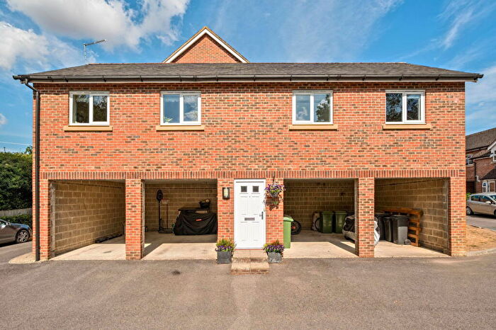 2 Bedroom Coach House For Sale In Thornton Close, Alresford, SO24