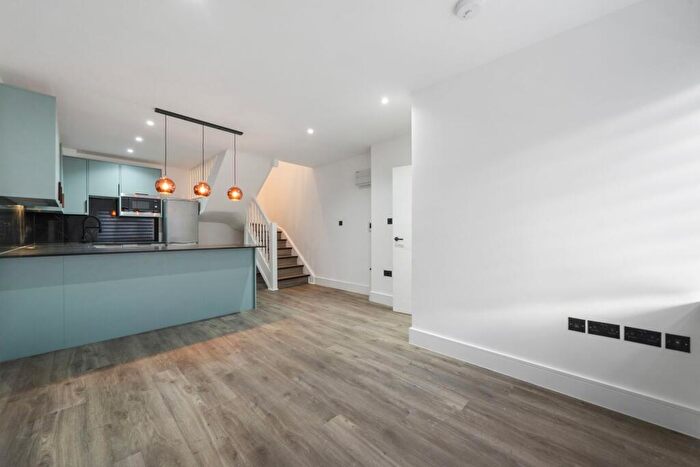 2 Bedroom Flat To Rent In Hardy Passage, London, N22