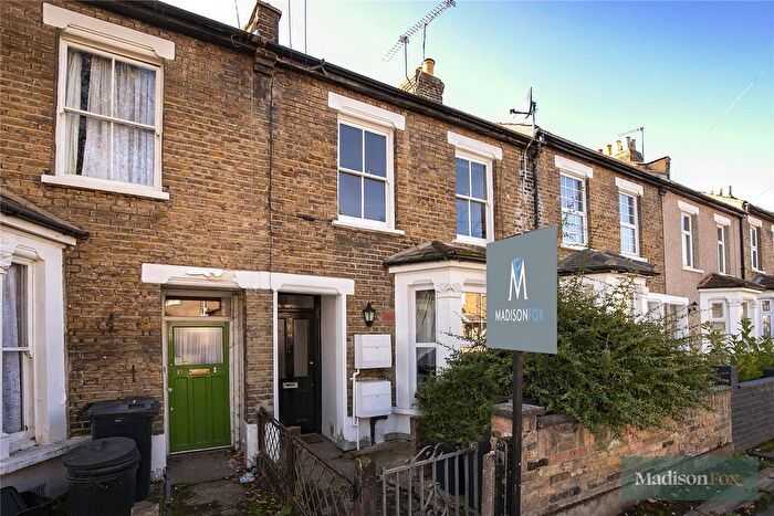 2 Bedroom Maisonette To Rent In Granville Road, London, E18