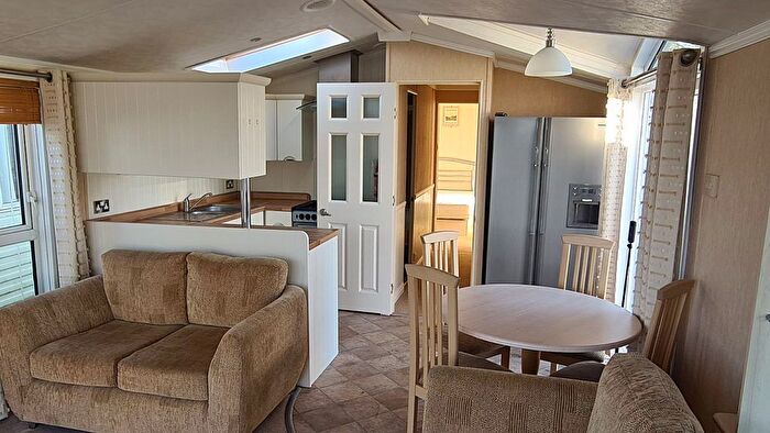 2 Bedroom Mobile/park Home For Sale In Warners Lane, Selsey, Chichester, PO20