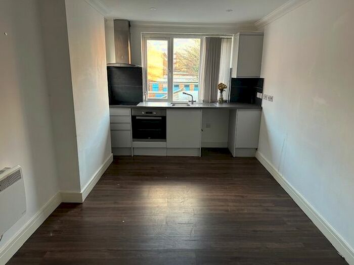 2 Bedroom Flat To Rent In Latimer Road, Luton, LU1