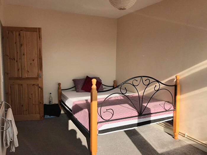 2 Bedroom Flat To Rent In Ascot Close, Ilford, Greater London, IG6