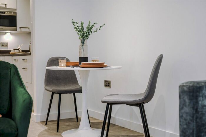 2 Bedroom Flat To Rent In Crossings, Park Green, Macclesfield SK11