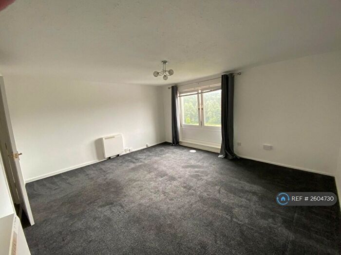 3 Bedroom Maisonette To Rent In The Auld Road, Cumbernauld, Glasgow, G67