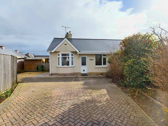 4 Bedroom SemiDetached Bungalow For Sale In New Park Crescent
