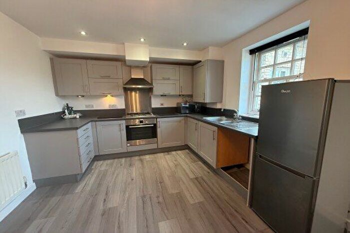 1 Bedroom Flat To Rent In Chaloner Grove, Wakefield, WF1
